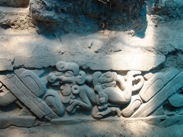 Vuelos a Tikal Friso Hunajpú.jpg