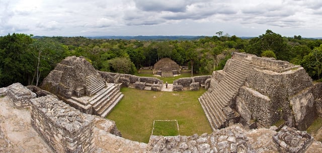 Vuelos a Tikal, El Caracol Belice.jpg